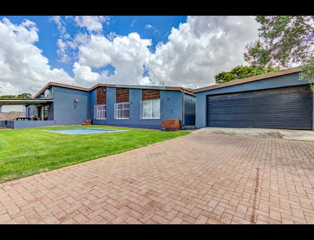 4 BEDROOM HOUSE FOR SALE IN BONAERO PARK